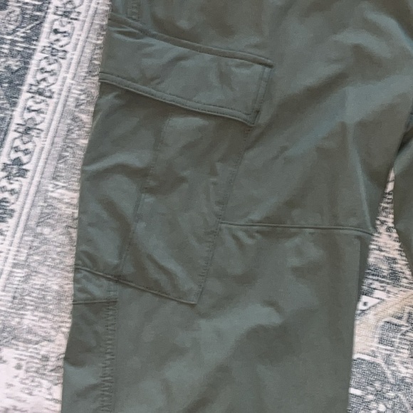 AMERICAN EAGLE Men Cargo Joggers with Attached Belt size large - Picture 3 of 10